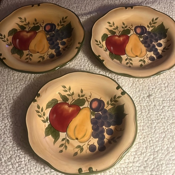 Home Trends Granada Plates (3) - Picture 1 of 3